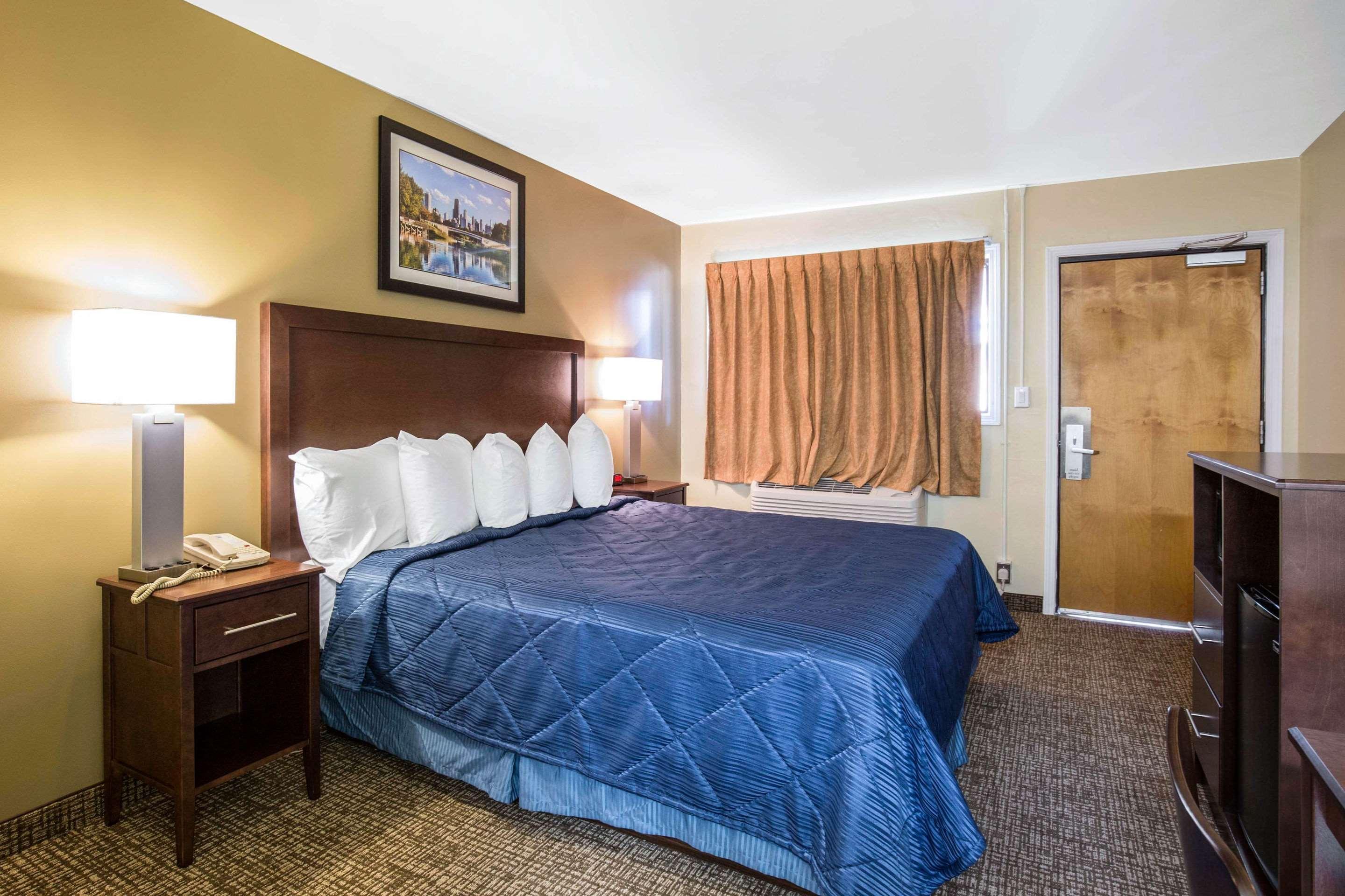 Rodeway - La Grange Inn Lyons
