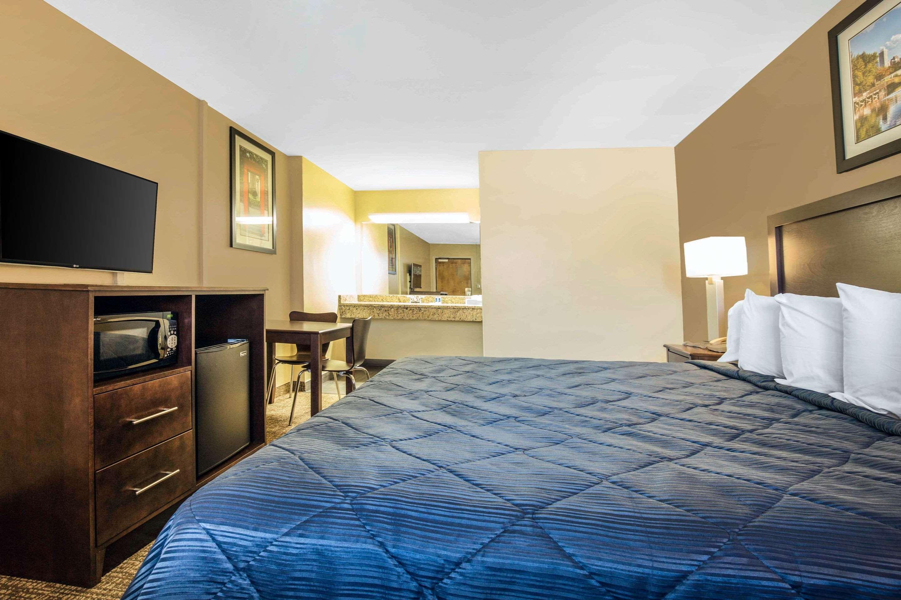 Rodeway - La Grange Inn 2*