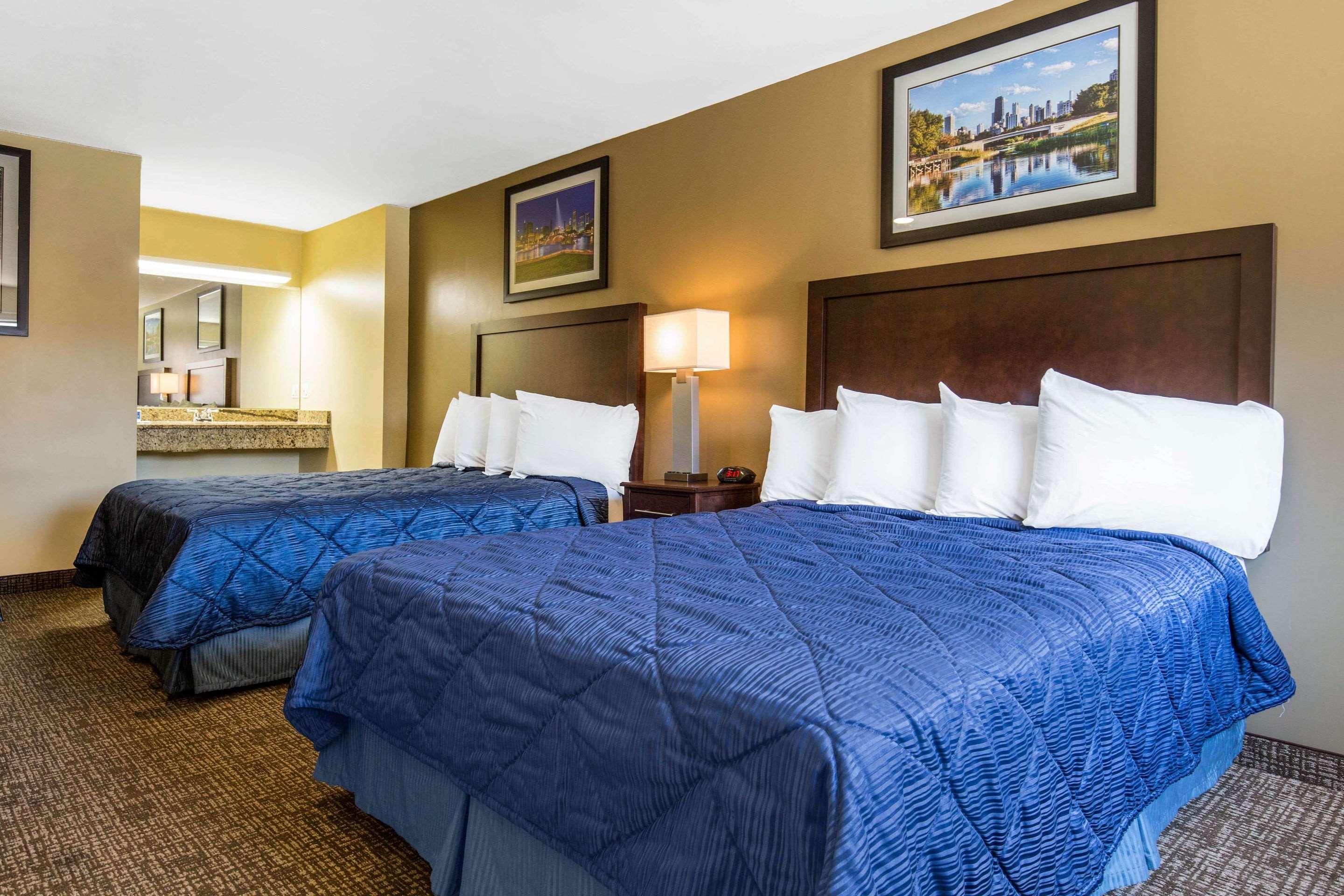 Rodeway - La Grange Inn Lyons
